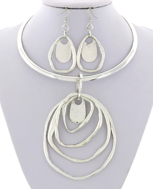 Silver Tone Pendant Necklace & Earring Set