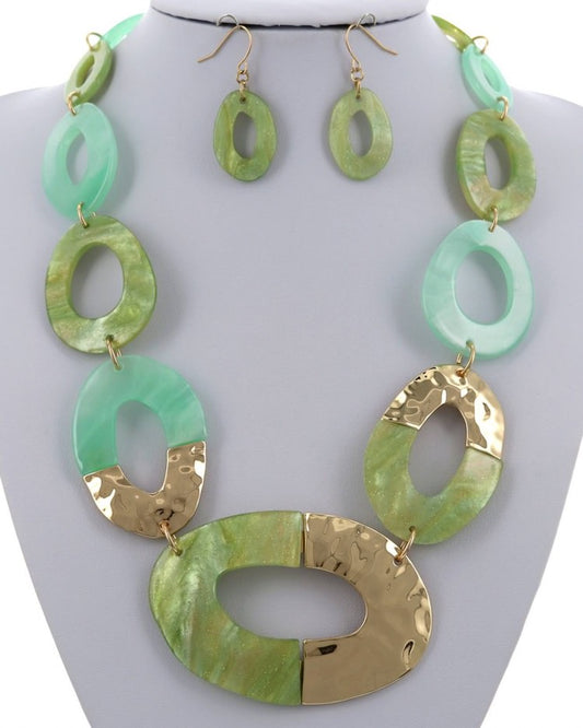 Brand New Light Green &amp; Gold Hammered Metal Acetate Necklace &amp; Earring Set 20.00&nbsp;